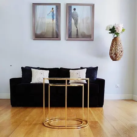 Center, Chic For 2-4, Balcony, Ac 公寓