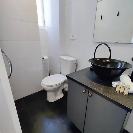 Center, Chic For 2-4, Balcony, Ac 尼斯