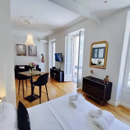 Center, Chic For 2-4, Balcony, Ac 公寓 *